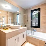 Vacation Marbella I Villa La Cabane, Luxury Villa, Designer Interior, Heated Pool, American Bbq, 5Min Walk To The Finest Beaches וילה מארבלה
