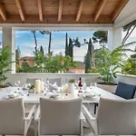 Vacation Marbella I Villa La Cabane, Luxury Villa, Designer Interior, Heated Pool, American Bbq, 5Min Walk To The Finest Beaches וילה מארבלה