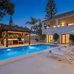 Vacation Marbella I Villa La Cabane, Luxury Villa, Designer Interior, Heated Pool, American Bbq, 5Min Walk To The Finest Beaches וילה מארבלה