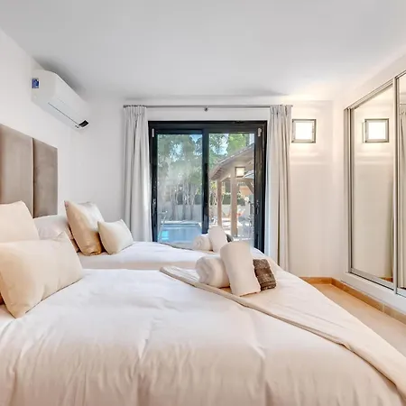 Villa Vacation I La Cabane, Luxury Villa, Designer Interior, Heated Pool, American Bbq, 5min Walk To The Finest Beaches *