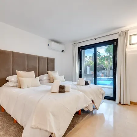 Vacation I La Cabane, Luxury, Heated Pool, 300m To The * 마르베야