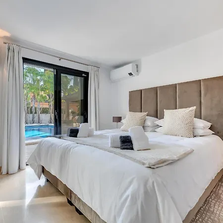 Vacation I La Cabane, Luxury Villa, Designer Interior, Heated Pool, American Bbq, 5min Walk To The Finest Beaches