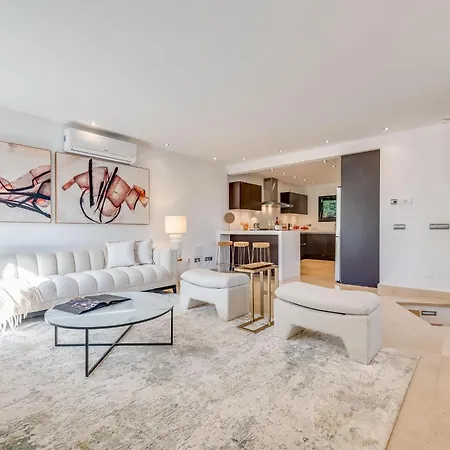 Villa Vacation I La Cabane, Luxury Villa, Designer Interior, Heated Pool, American Bbq, 5min Walk To The Finest Beaches *